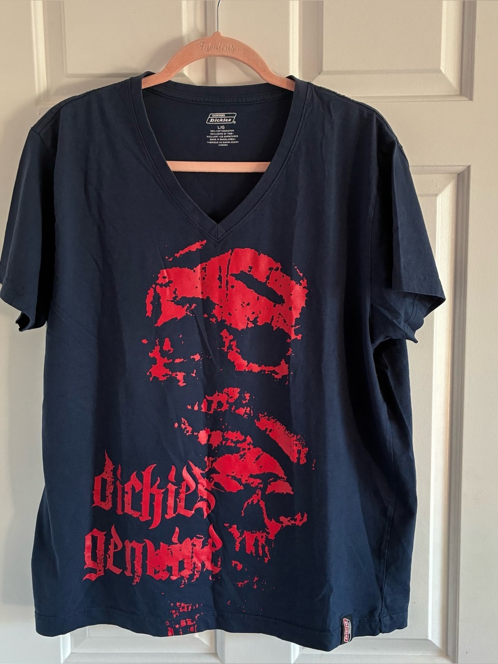Genuine Dickies Navy Blue Graphic V-neck T-shirt with Distress Red Skull NWOT - Picture 2 of 6